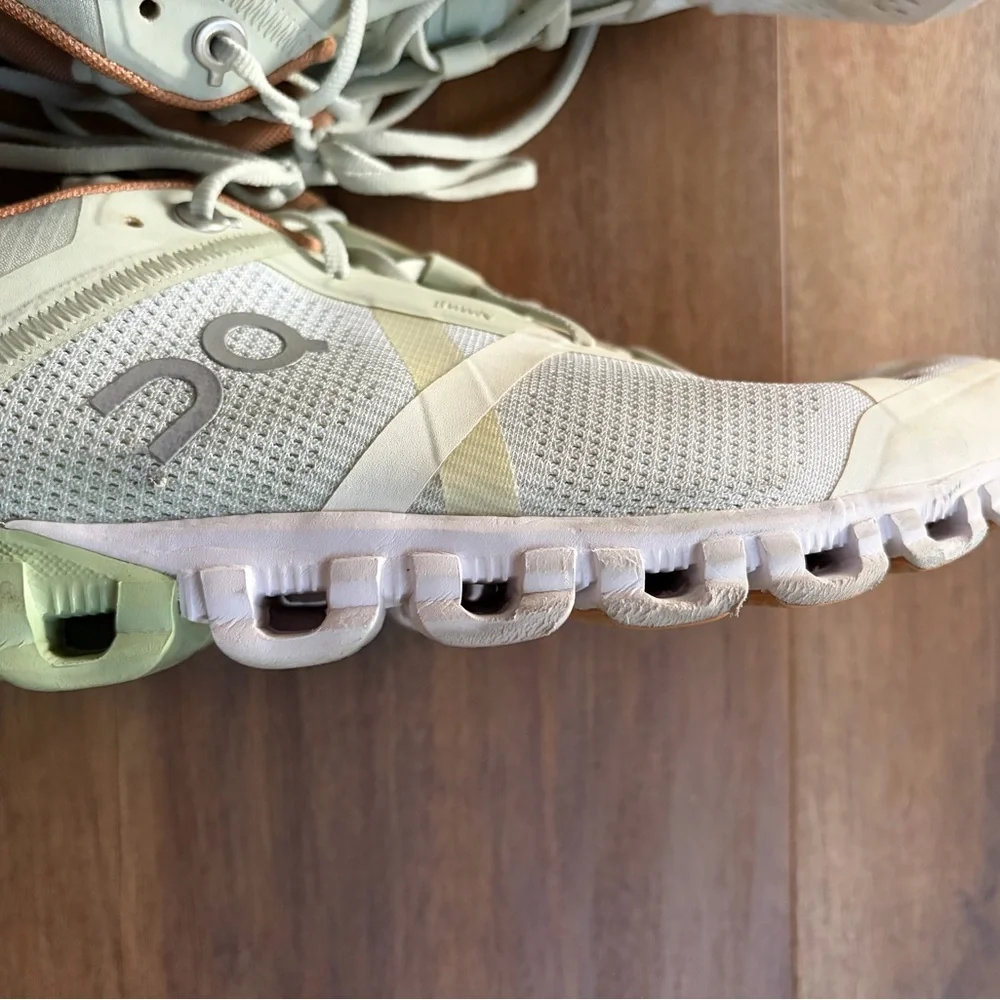 On Running Running Cloud Women’s Cloudtec Helion Sneakers - White/Green - Picture 6 of 9